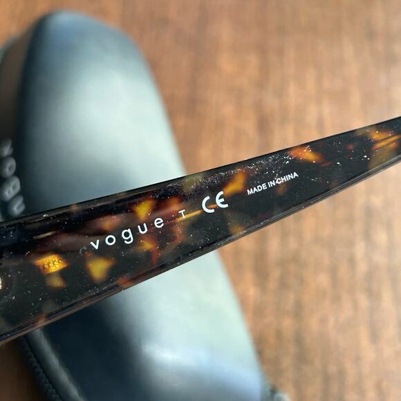 Vogue VO2606S tortoise shell Brown Sunglasses Women Magnified & case